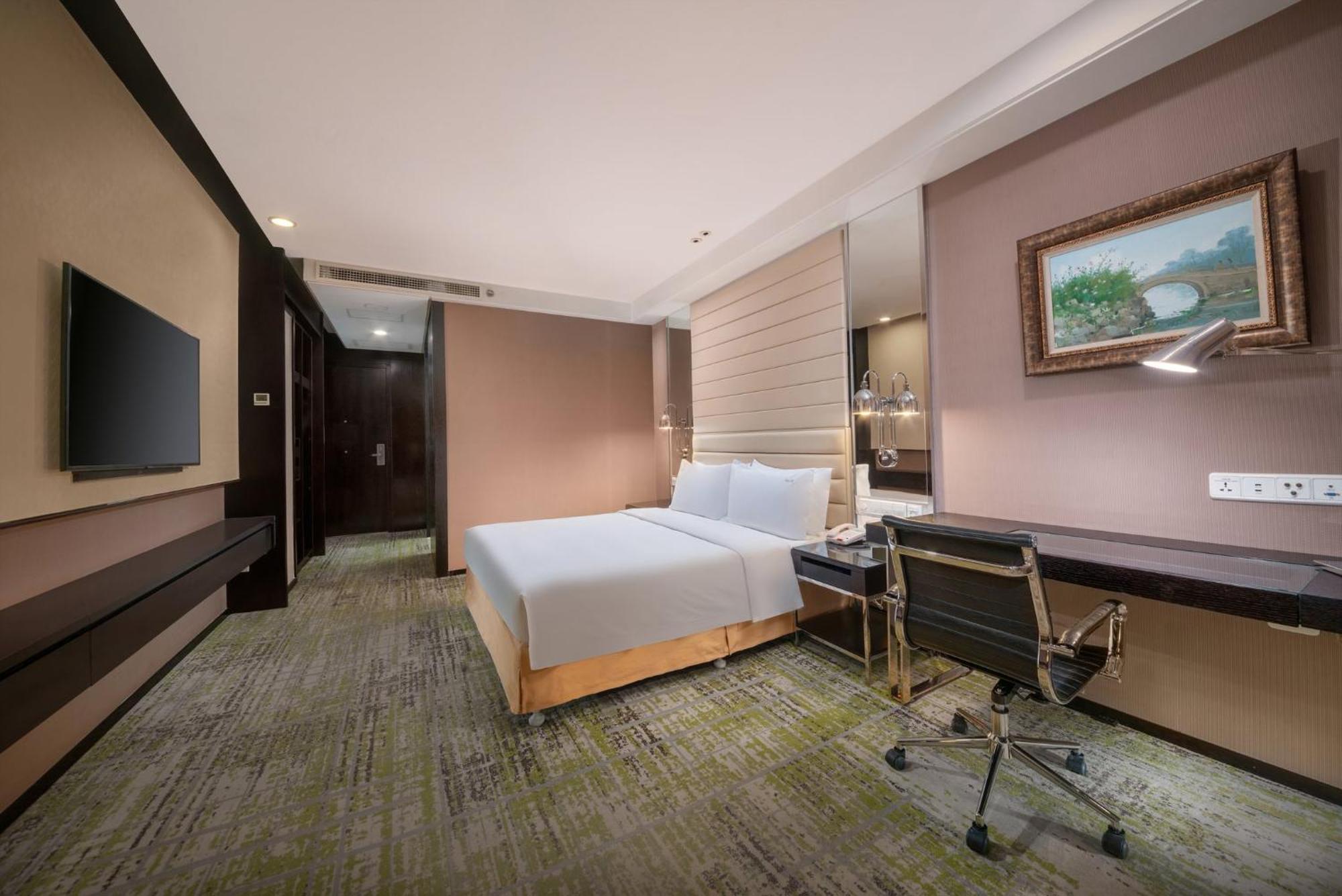 Holiday Inn Beijing Focus Square By Ihg Bagian luar foto